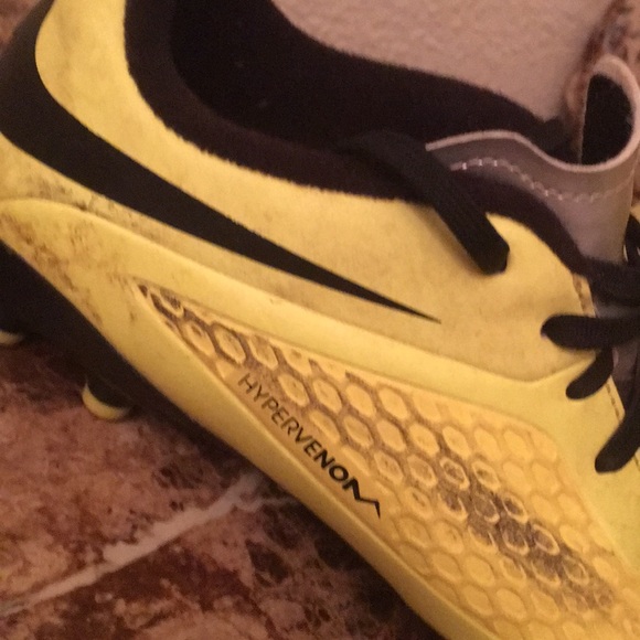 NIKE hyper-venom cleats - Picture 2 of 5